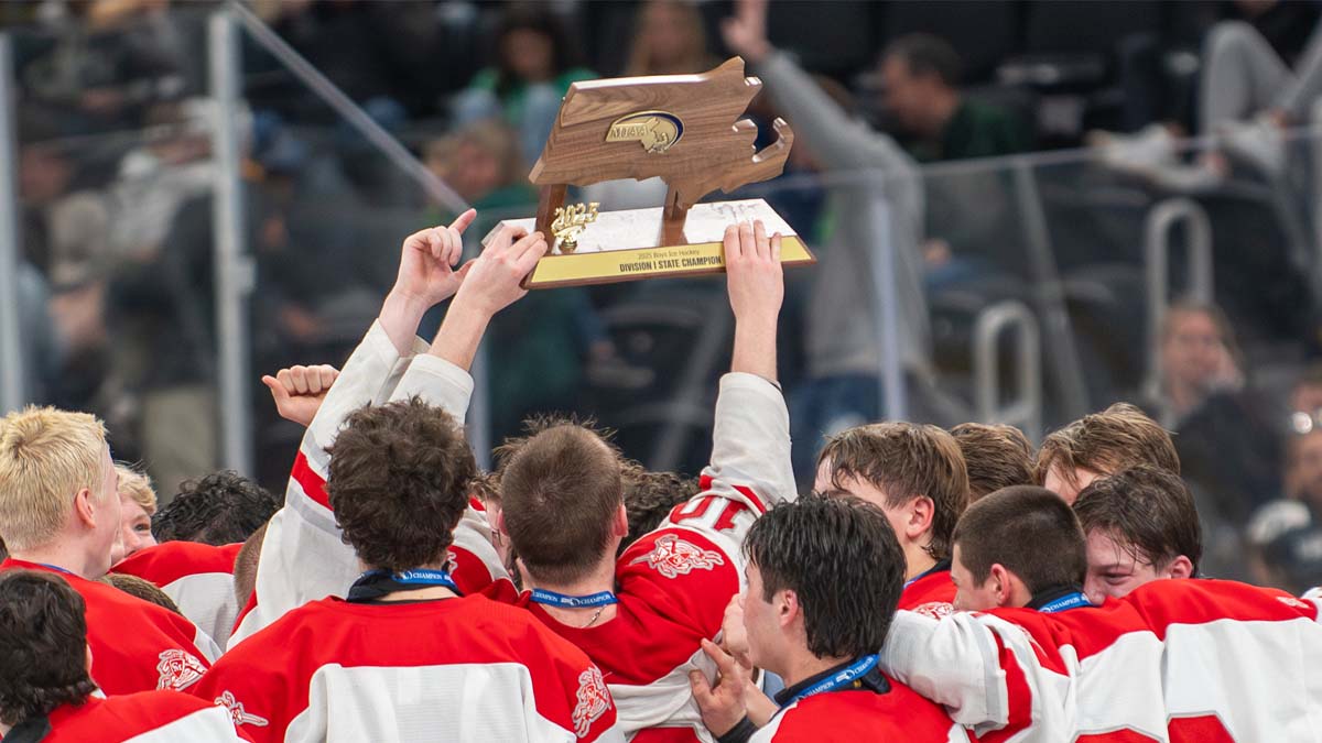 MIAA-boys-hockey-St.-Johns-Prep-hockey-Eagles-Catholic-Memorial-hockey-Boston-Garden-high-school-hockey