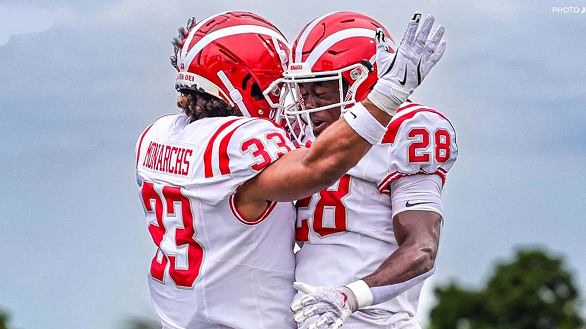 Under the Lights: Mater Dei Overcomes Adversity to Secure Trinity League Football Title